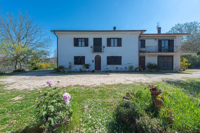 Villa in Fontana Liri - view 1
