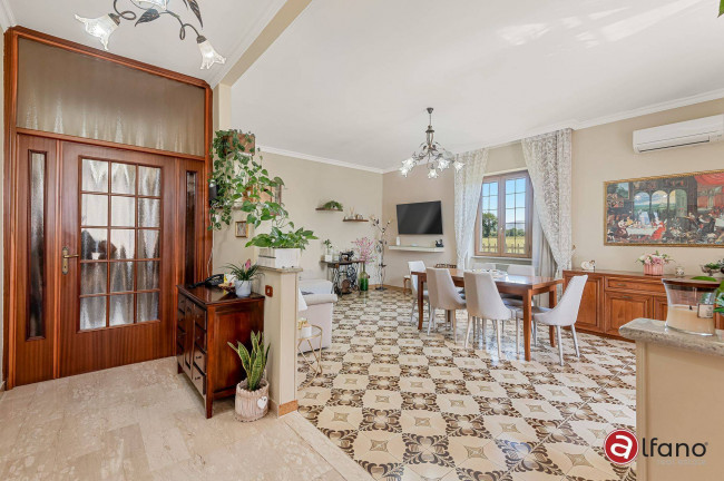 Villa in Pontecorvo - view 1