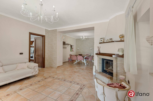 Villa in Pontecorvo - view 1