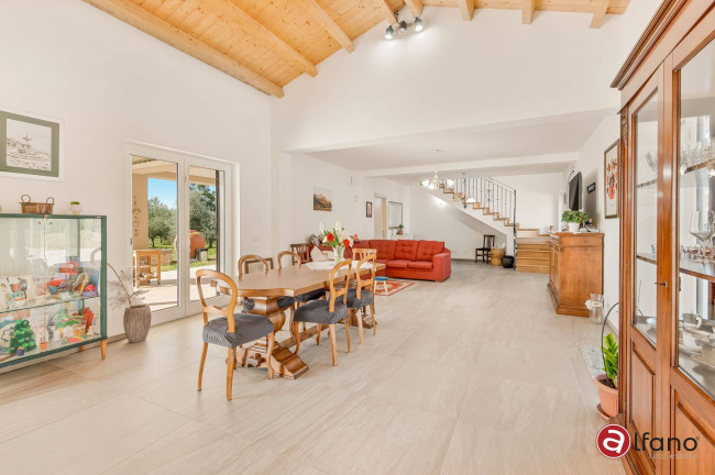 Villa in Roccasecca - view 1