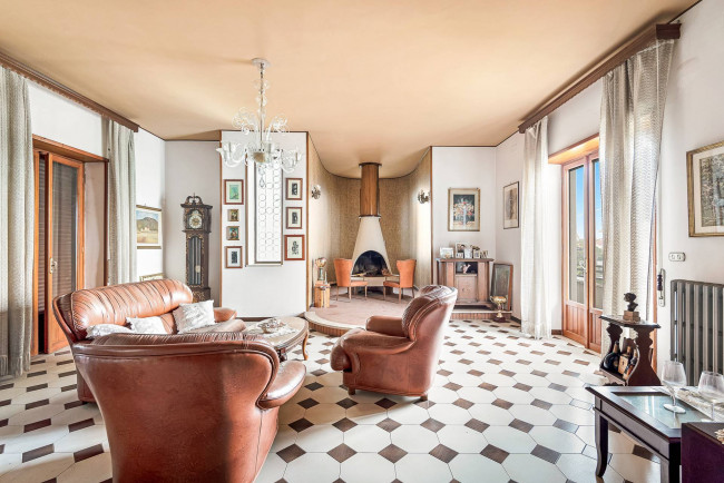 Villa in Roccasecca - view 1