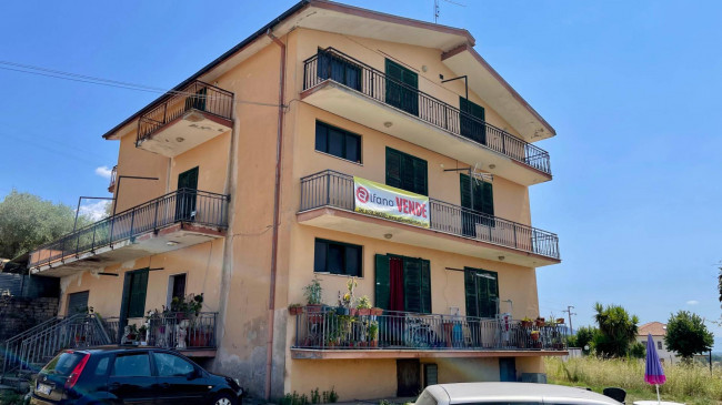 House in Colfelice - view 1