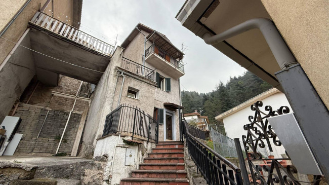 House in Piglio - view 1