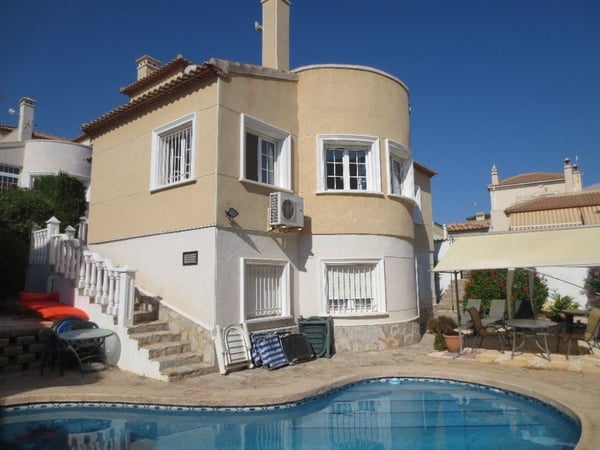 Villa in Villamartin - view 1