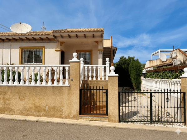 Villa in Villamartin - view 1