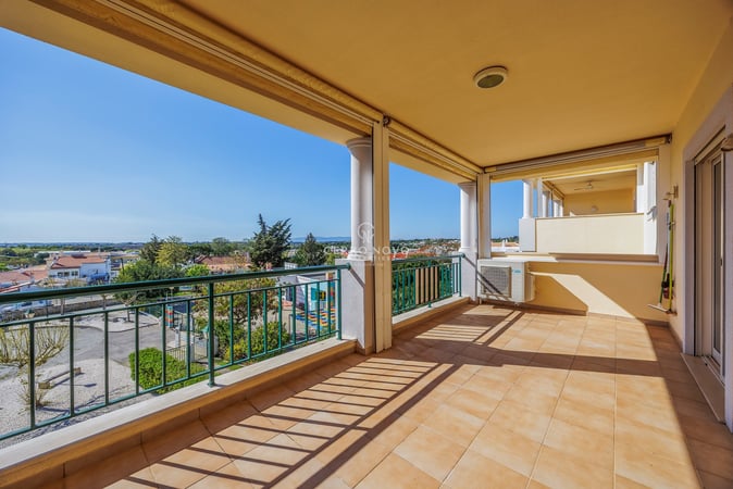 Apartment in Guia - view 1