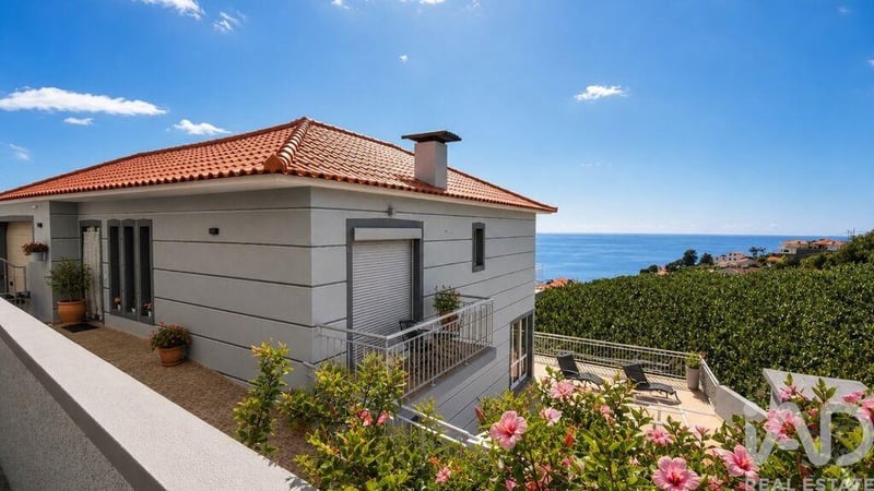 House in Arco da Calheta - view 1