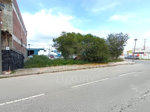 House in Estoi - view 1