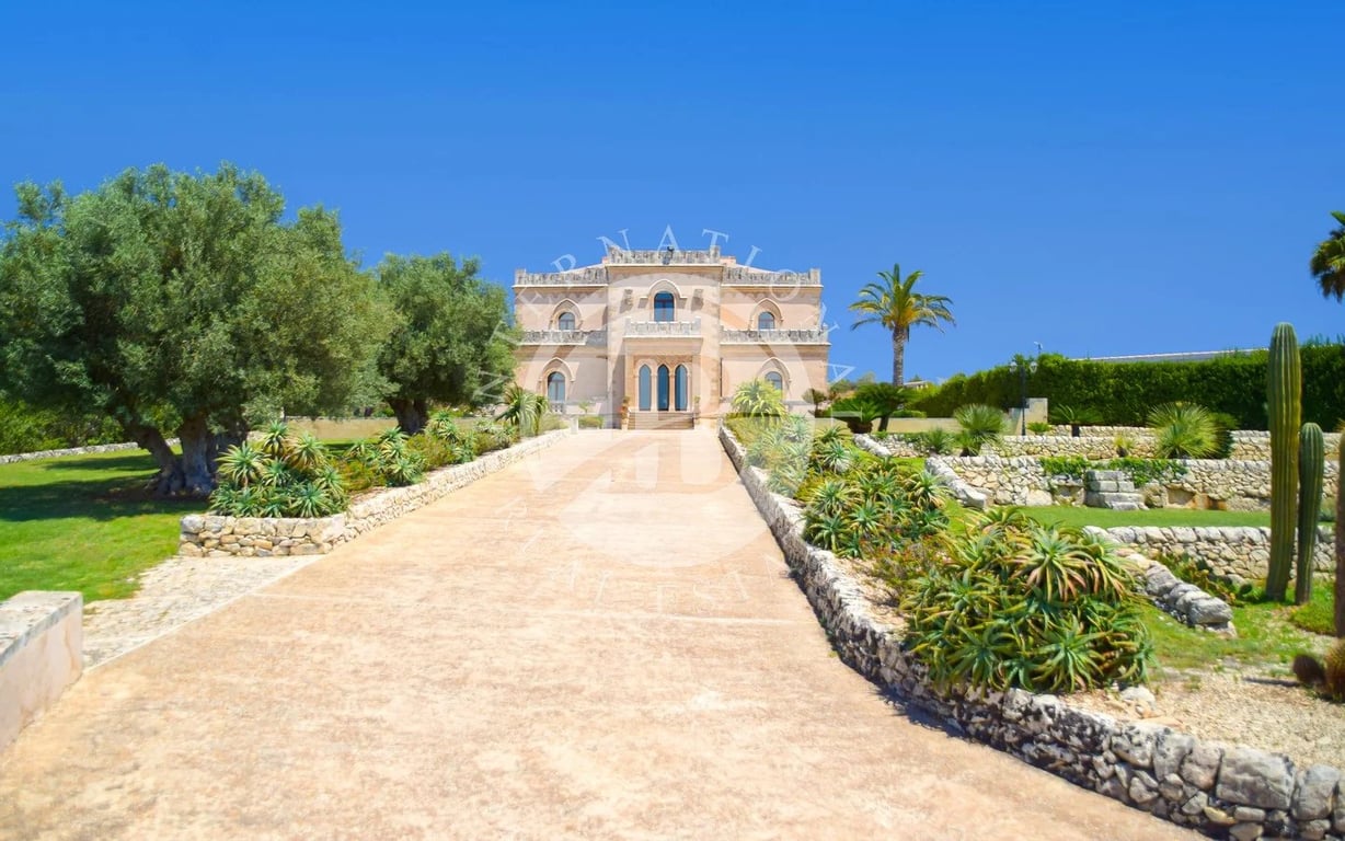 Villa in San Corrado di Fuori - Image 3