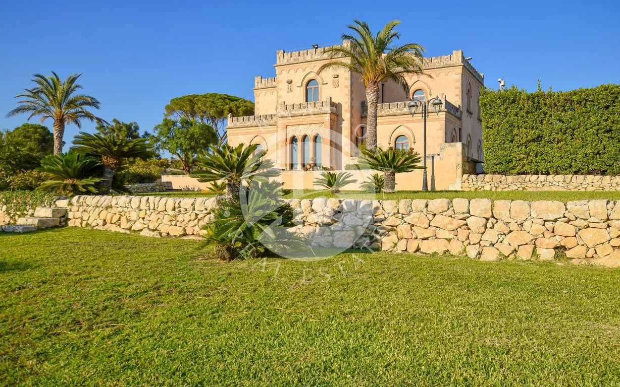 Villa in San Corrado di Fuori - Image 2