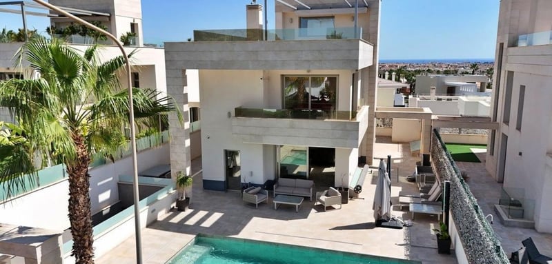 House in Villamartin - view 1