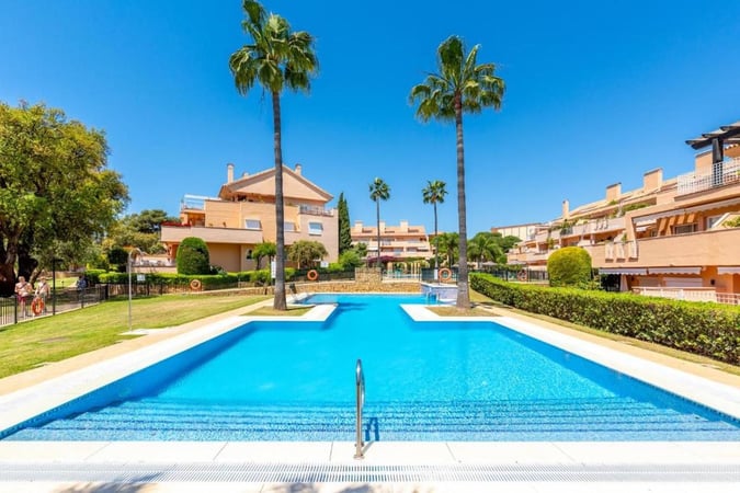 Apartment in Elviria - view 1