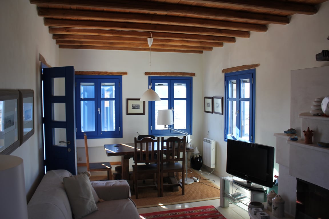 Villa in Agios Georgios - Image 3