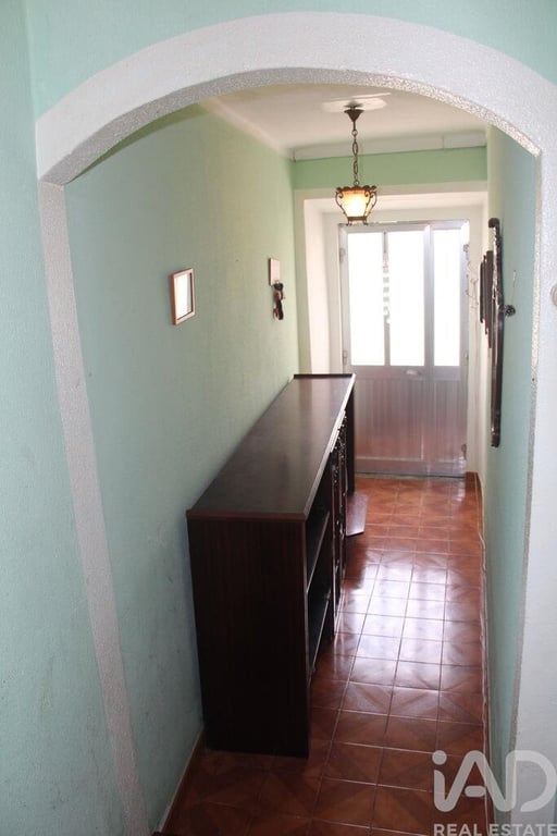House in Louriceira - Image 3