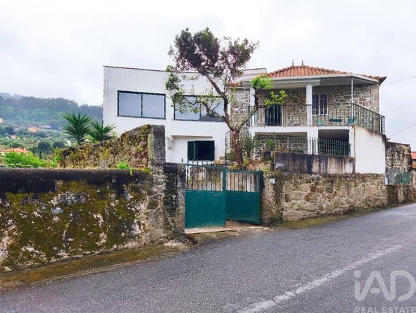 House in Subportela - view 1