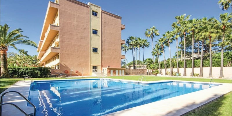 Apartment in Marbella Del Este - view 1