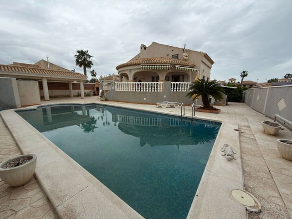 Villa in Playa Flamenca - view 1