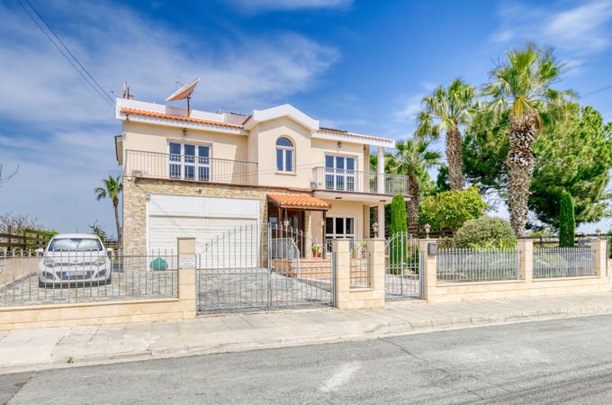 Villa in Kiti - view 1