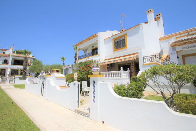 House in Villamartin - view 1