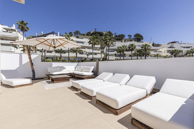 Apartment in Benahavis - view 1