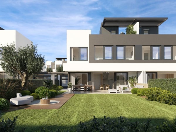 House in Estepona - view 1