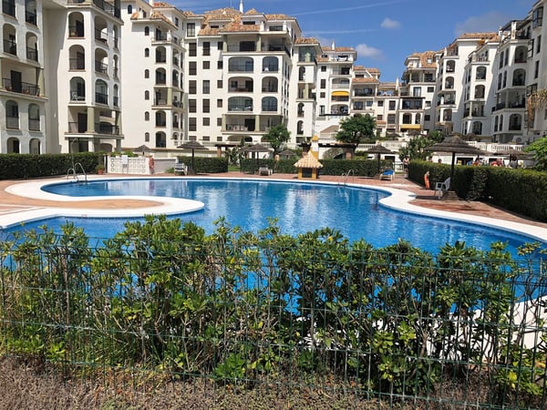 Apartment in La Duquesa - view 1