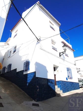 House in Canillas de Albaida - view 1
