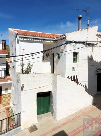 House in Salares - view 1