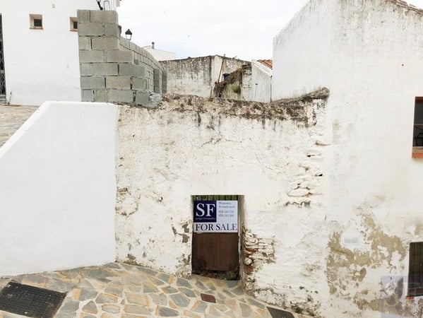 House in Salares - view 1