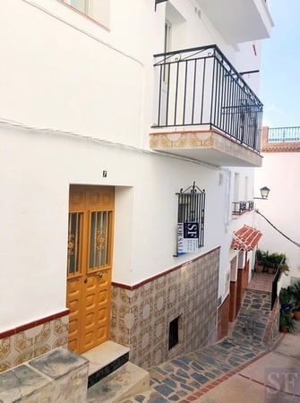 House in Canillas de Albaida - view 1
