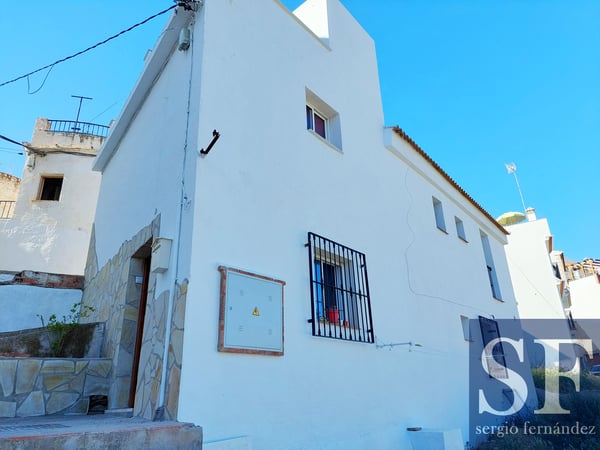 House in Sayalonga - view 1