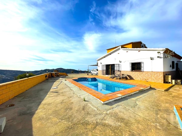 Villa in Archez - view 1