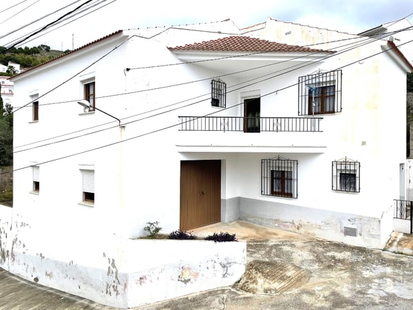 House in Canillas de Albaida - view 1