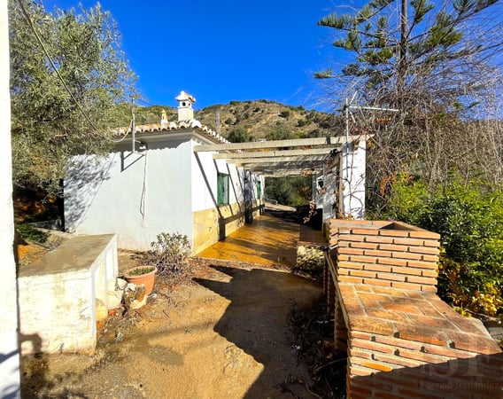 Villa in Canillas de Aceituno - view 1