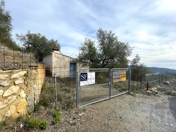 House in Canillas de Aceituno - view 1