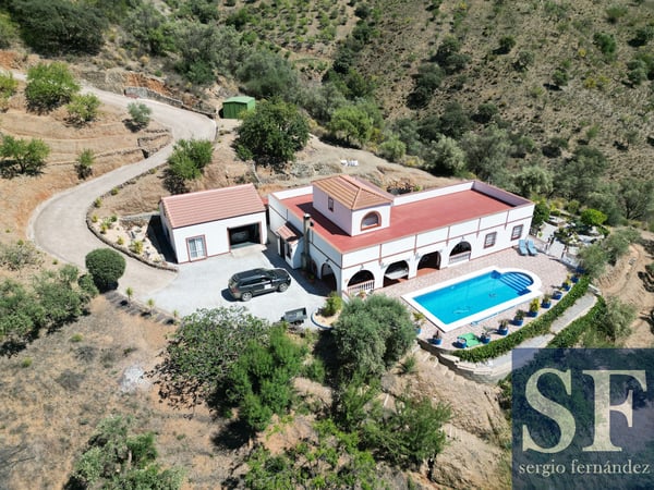 Villa in Sedella - view 1