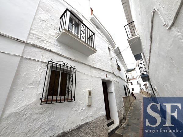 House in Canillas de Aceituno - view 1