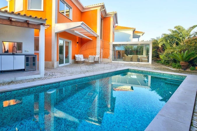 Villa in Aldeia de Juso - view 1