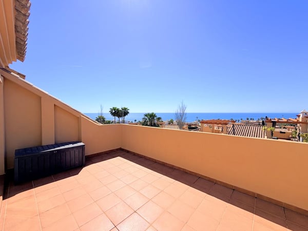 Villa in Estepona - view 1