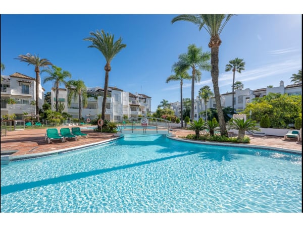 House in Estepona - view 1