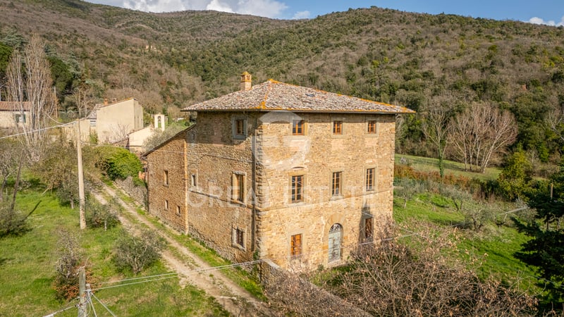 House in Cortona - view 1