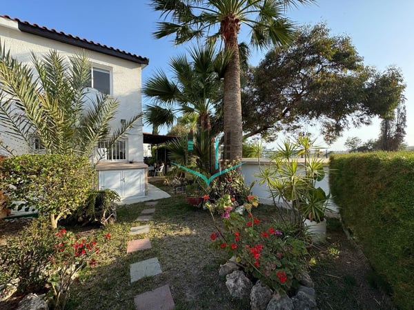 Villa in Meneou - view 1