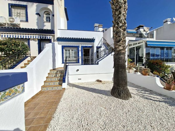 House in Villamartin - view 1