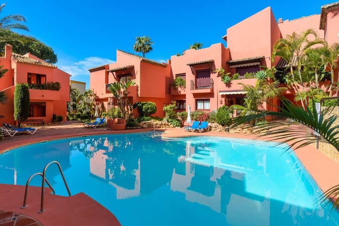 Apartment in Elviria - view 1