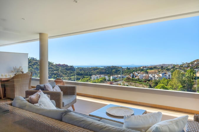 Apartment in Benahavis - view 1