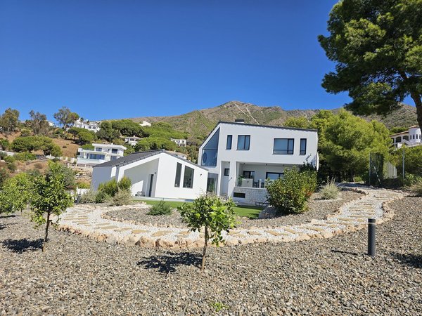 Villa in Mijas Costa - view 1