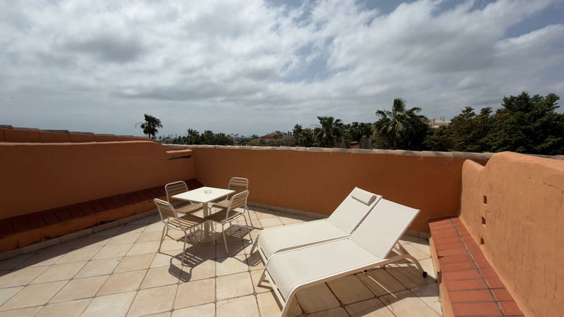 Apartment in Benahavis - view 1