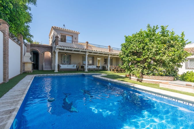 Villa in San Pedro de Alcantara - view 1