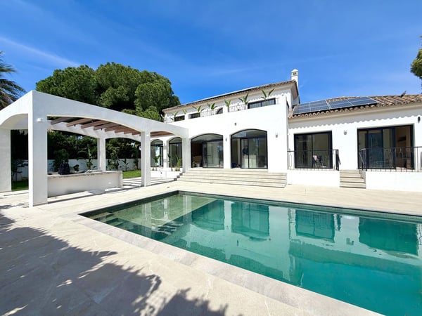 Villa in San Pedro de Alcantara - view 1