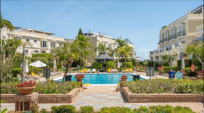 Apartment in Nueva Andalucia - view 1